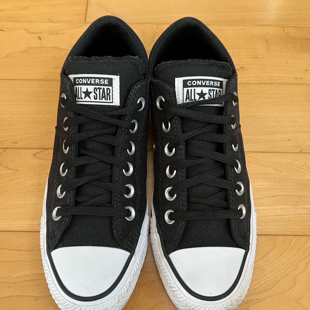 LIKE NEW Converse Black and White Classic Sneakers - Picture 2 of 9